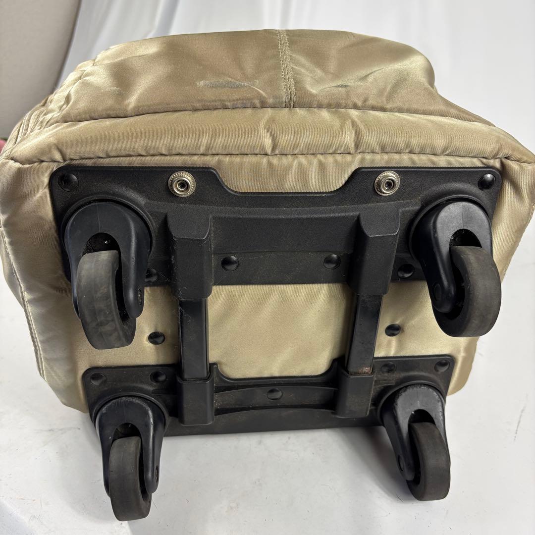 カナナプロジェクト トローリーバッグ キャリー ベージュ　ポンポンチャーム付き