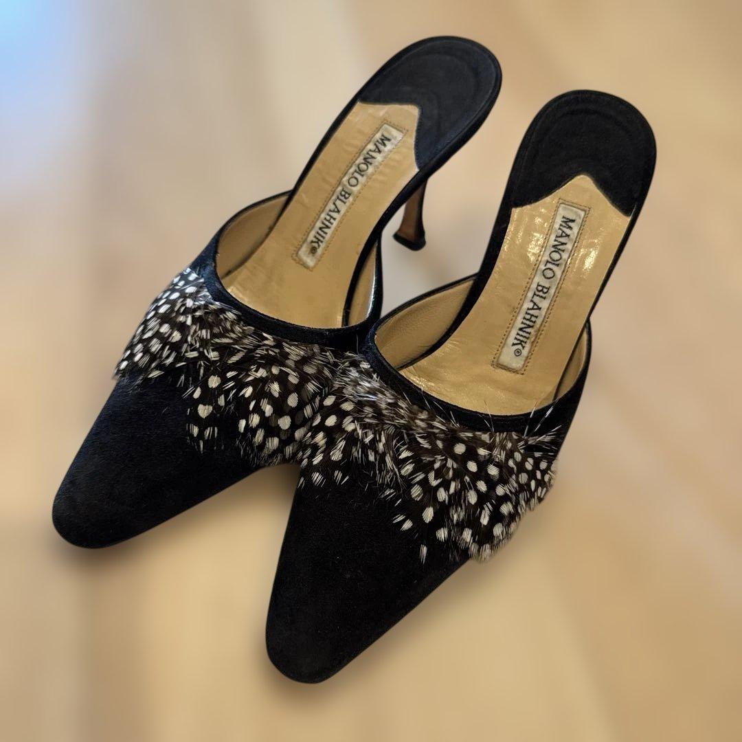 Manolo Blahnik ブラック羽根飾りサンダル 34