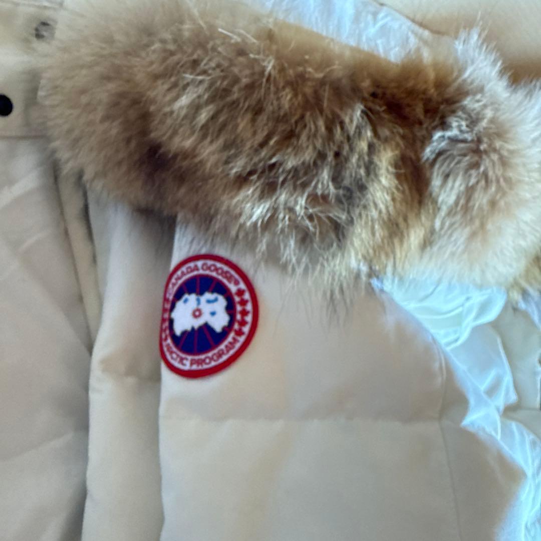   ホワイトダウンジャケット