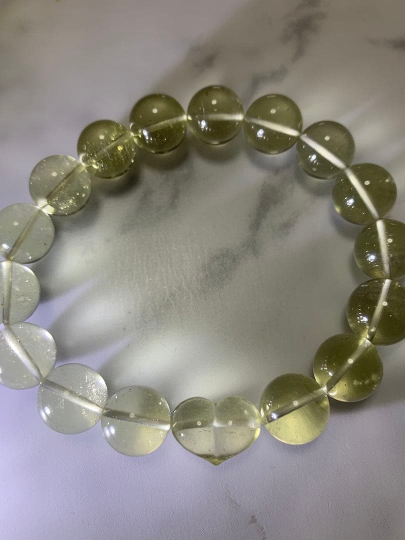 リビアングラスブレスレット　シトリンハート付き　11ミリ　内径16.5