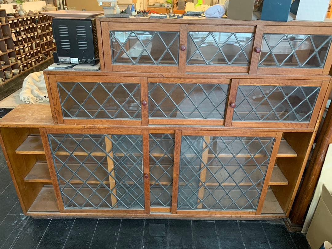 木製アンティーク収納棚　2月20日から3月10日に発送