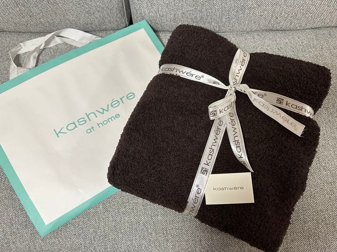 ぶぅ！新品未使用！kashwére ブランケット