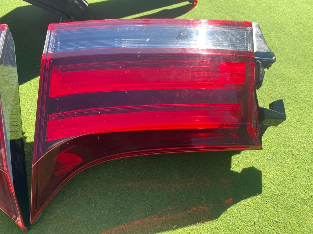トヨタ　30アルファード　純正　前期　テールライト　テールランプ
