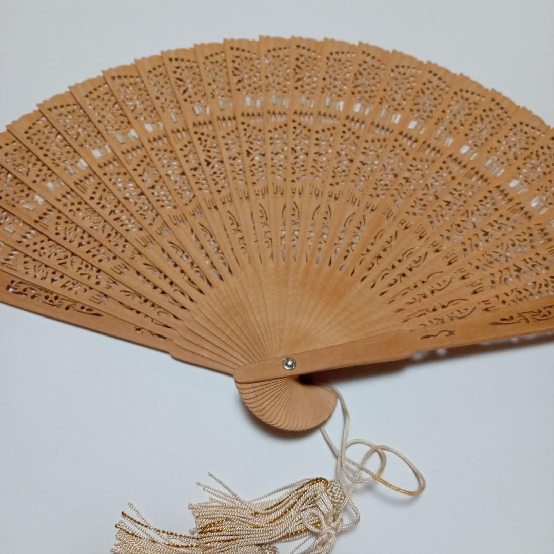 【宮脇賣扇庵】透かし彫り 白檀扇 扇子　日本舞踊　おしゃれ　綺麗　上品　格安