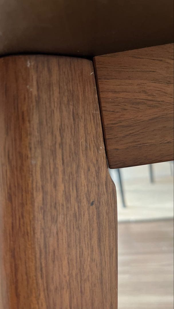 【a.】円形ダイニングテーブル ＜直径約110cm＞