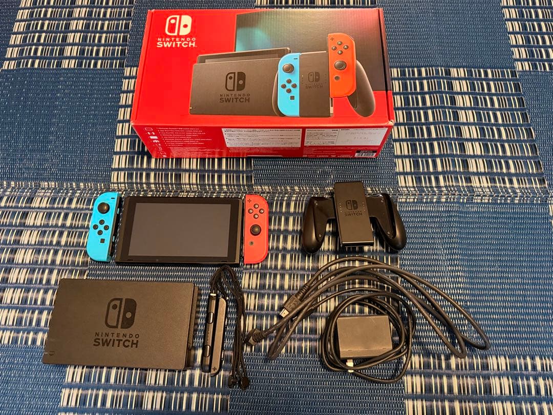 Nintendo Switch 本体 スイッチ フィルム貼付済 ハードカバー付き