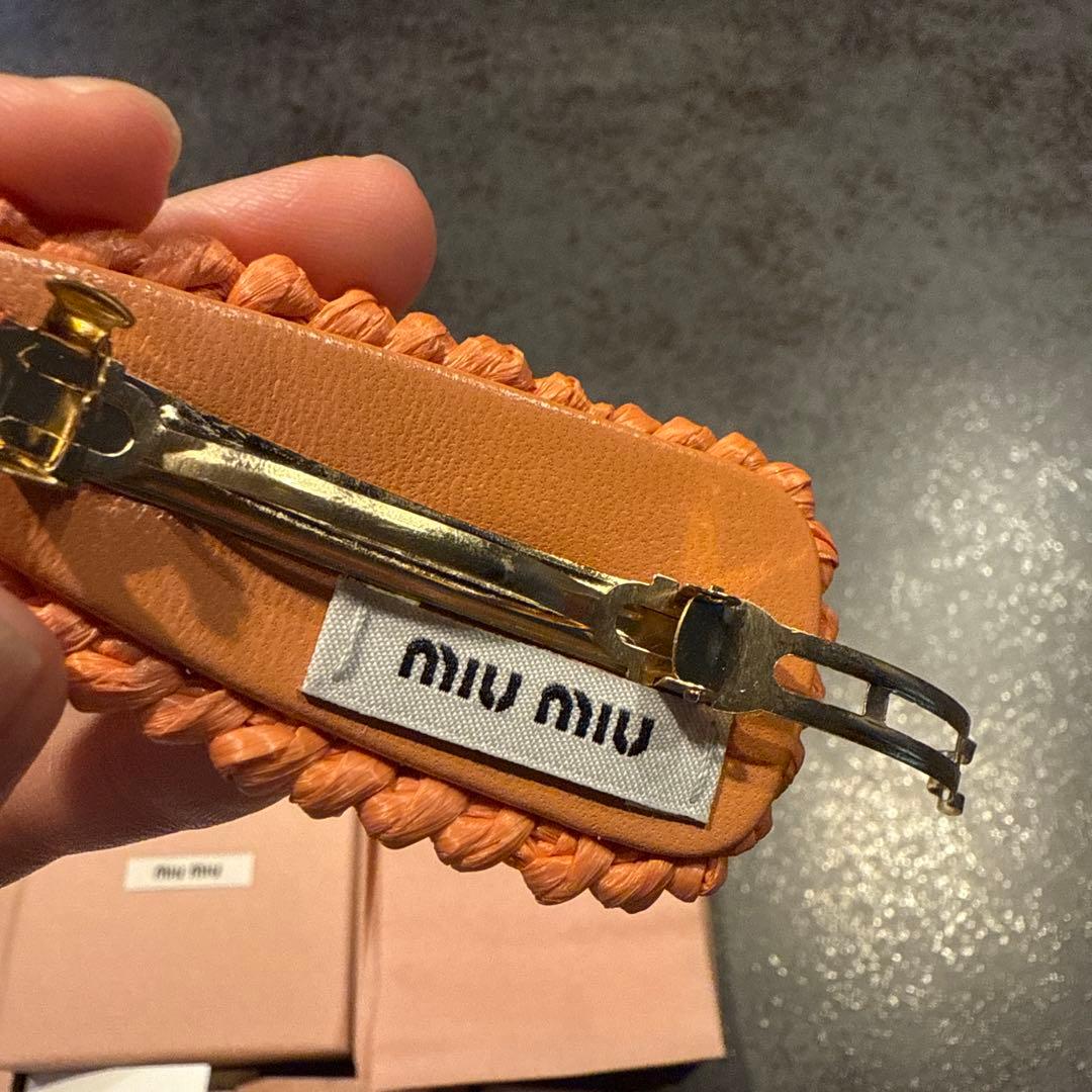 MIU MIU ミュウミュウ　ヘアクリップ