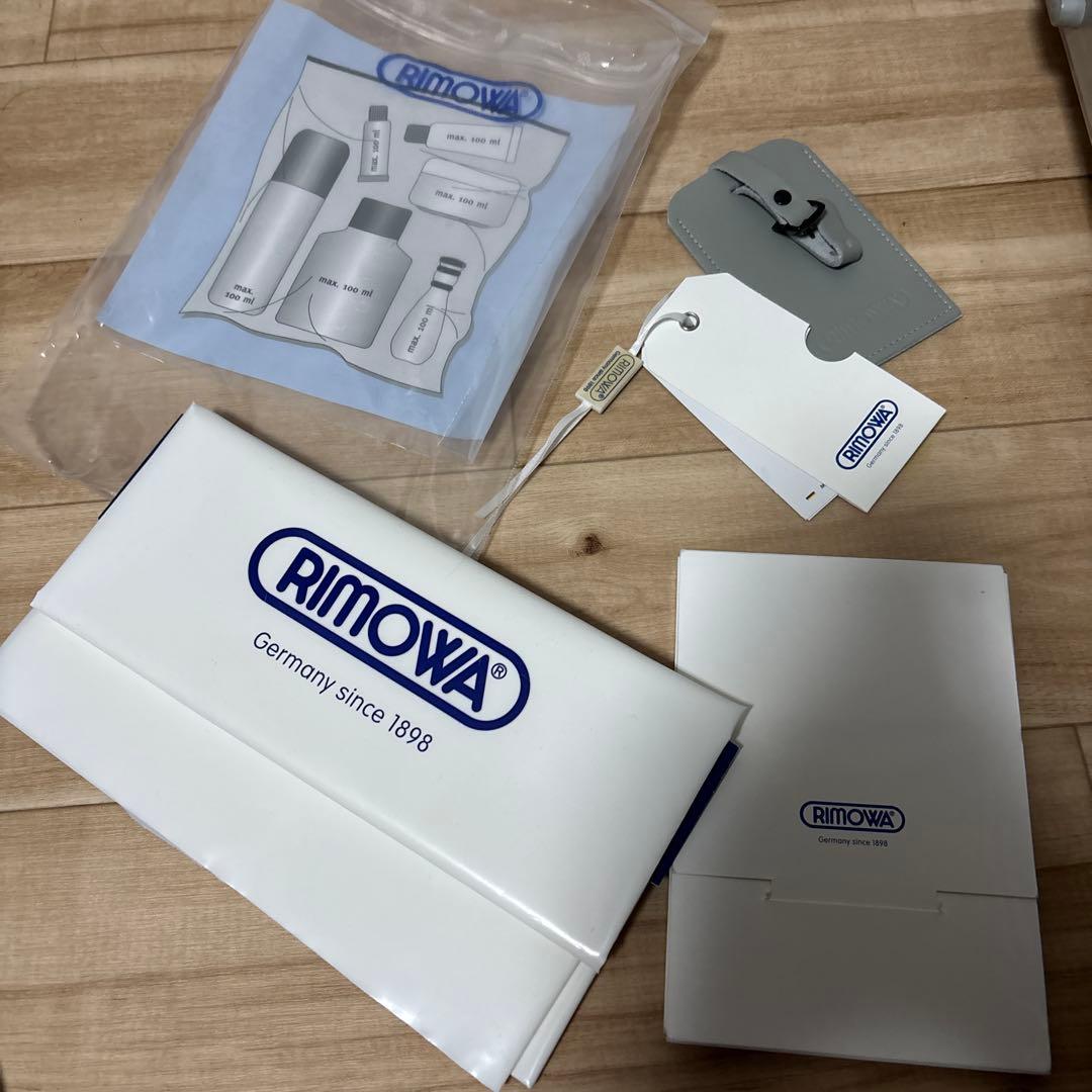 リモワ　トパーズ　45L 4輪　シルバー　キャリーケース　状態良い　最安値