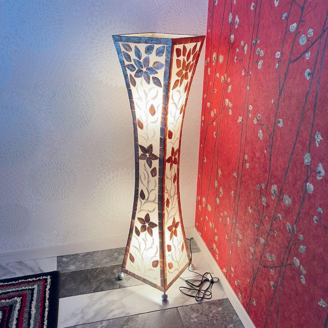 MANJA アジアンテイストのフロアランプ シェル×レジン 和モダン