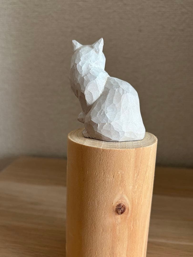 バンナイリョウジ　木彫り猫