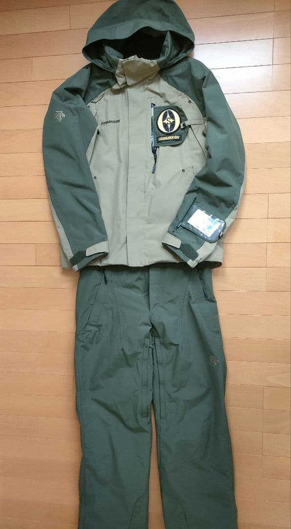 ★オガサカ デサント スキーウェア 　別注品！！　上Ｌ下Ｍ
