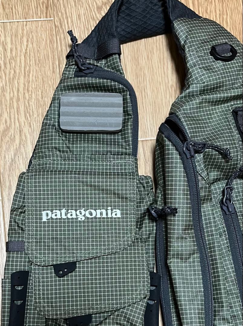patagonia ベストフロントスリング ワンショルダーバッグ　オリーブ