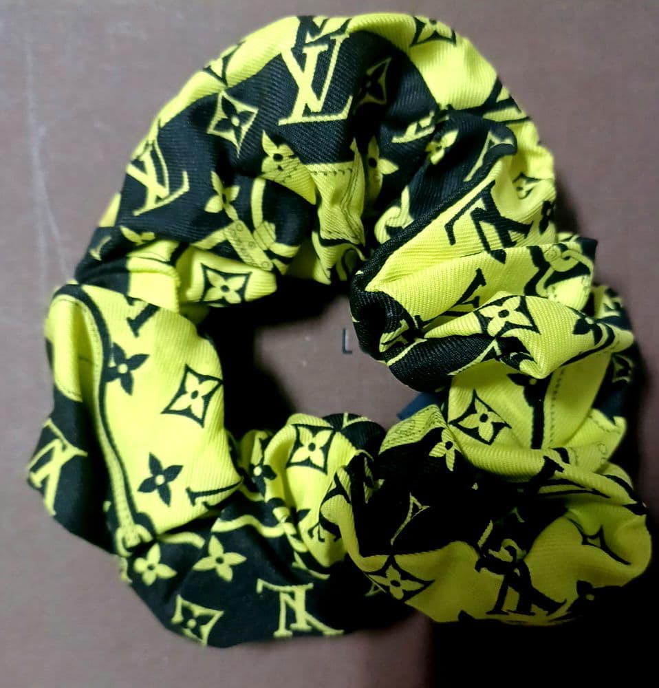 LOUIS　VITTON　ルイヴィトン　シュシュ