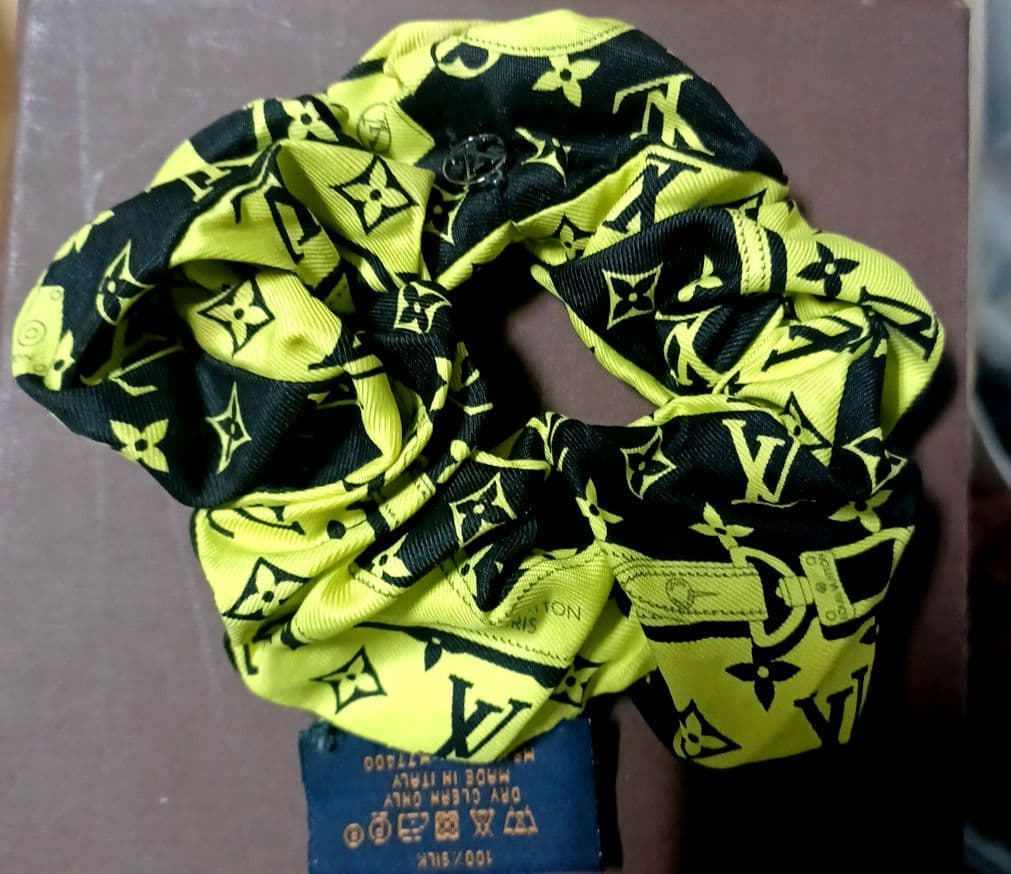 LOUIS　VITTON　ルイヴィトン　シュシュ