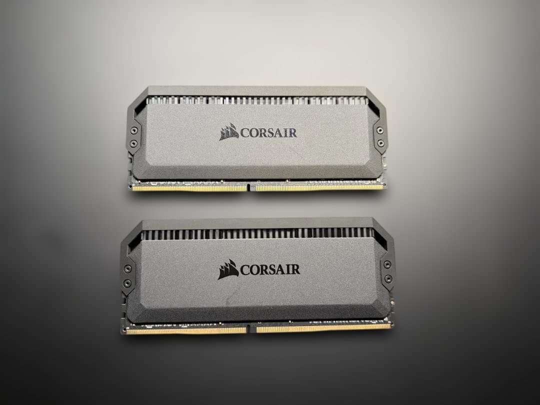 【専用】CORSAIR DOMINATOR DDR4 32GB ×2 白、黒
