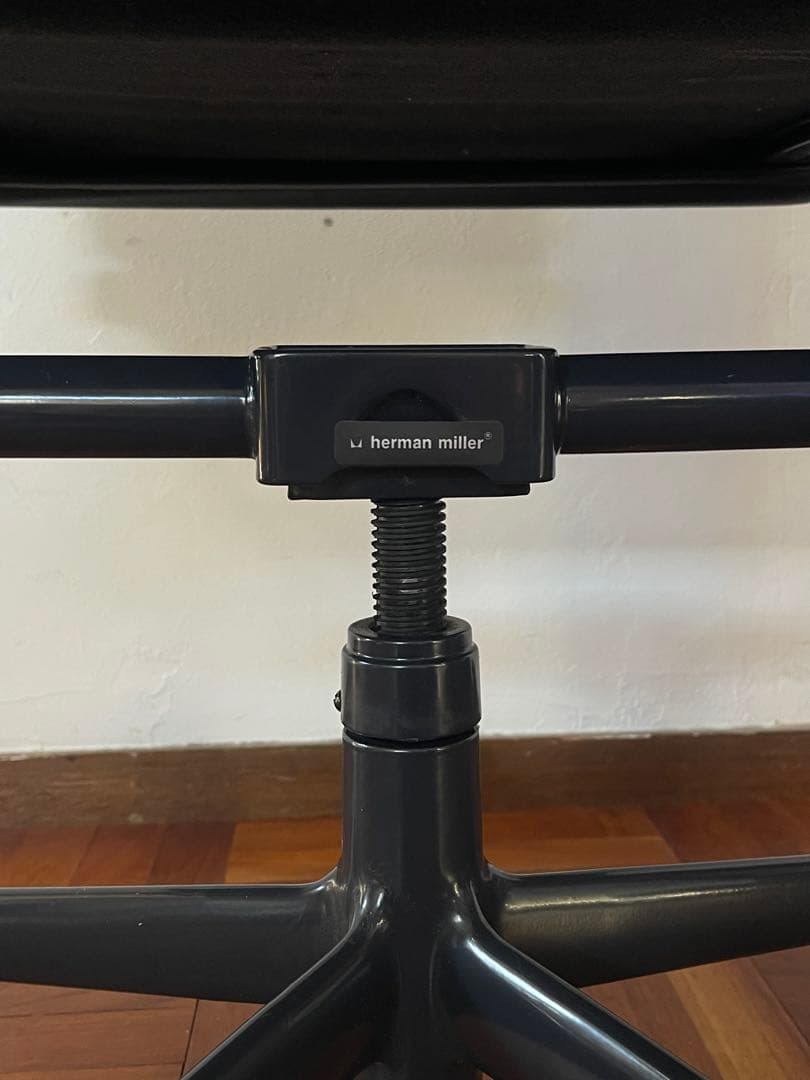 ハーマンミラー イームズ ソフトパッド チェア ブラック