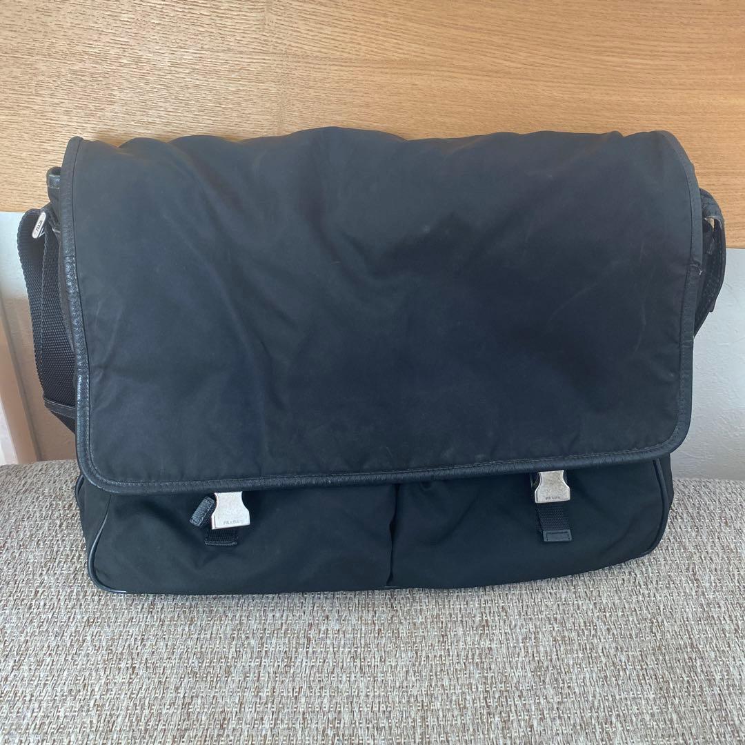 PRADA A4可 メッセンジャーバッグ ショルダーバッグ ナイロン 黒 肩掛け