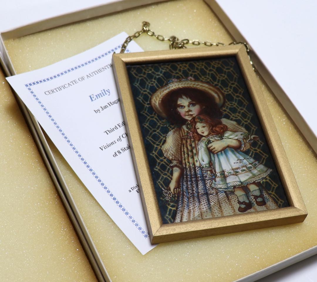 ジャン・ハガラ 少女と女の子の人形 ヴィンテージ ステンドグラス エミリー