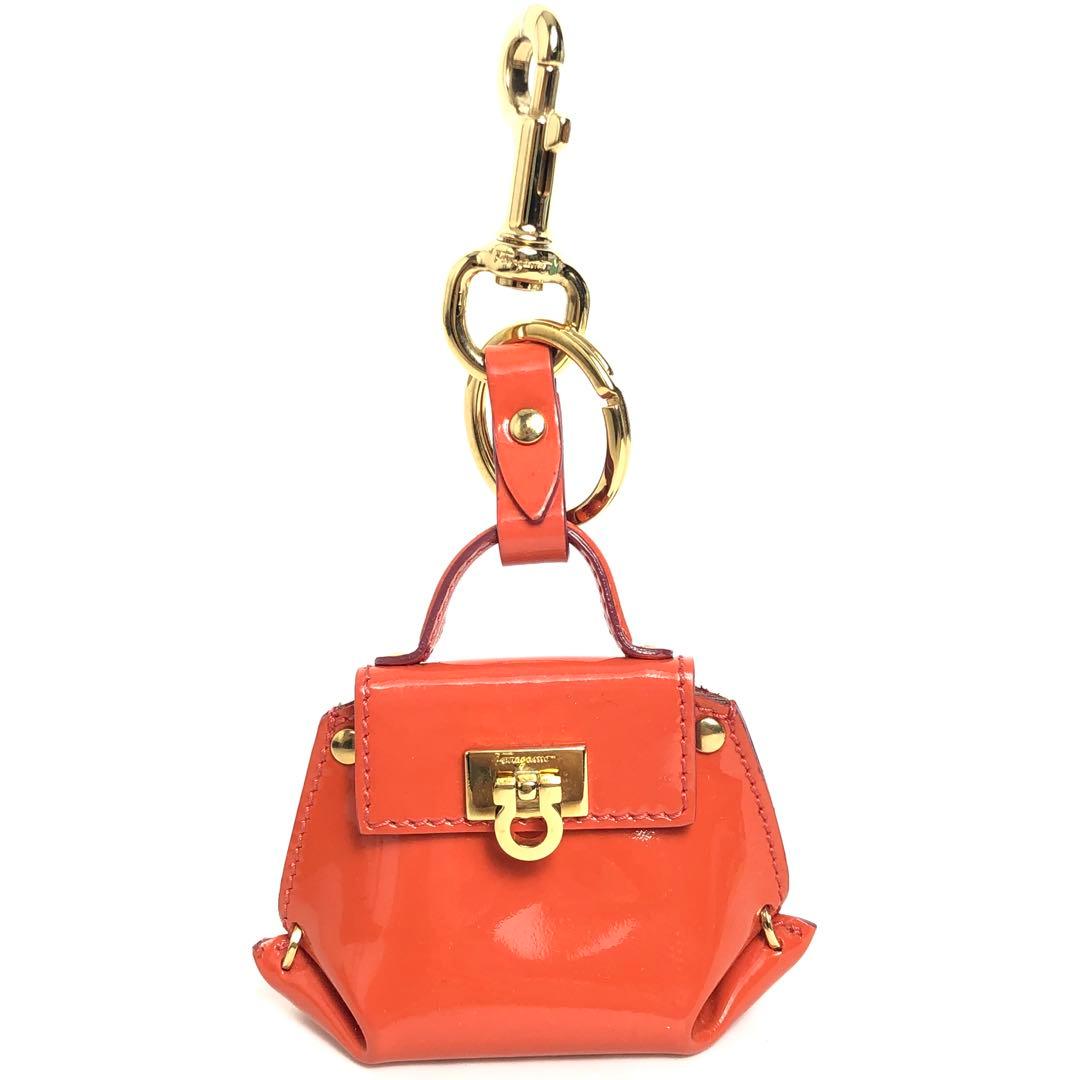 サルヴァトーレフェラガモ キーホルダー チャーム バッグモチーフ オレンジ