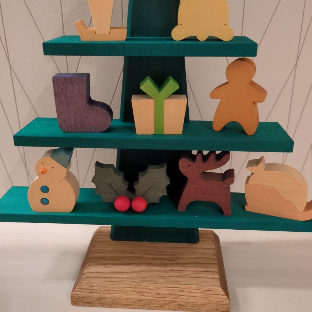 森林工芸館　ステージツリー　クリスマスツリー　木製のクリスマスツリー