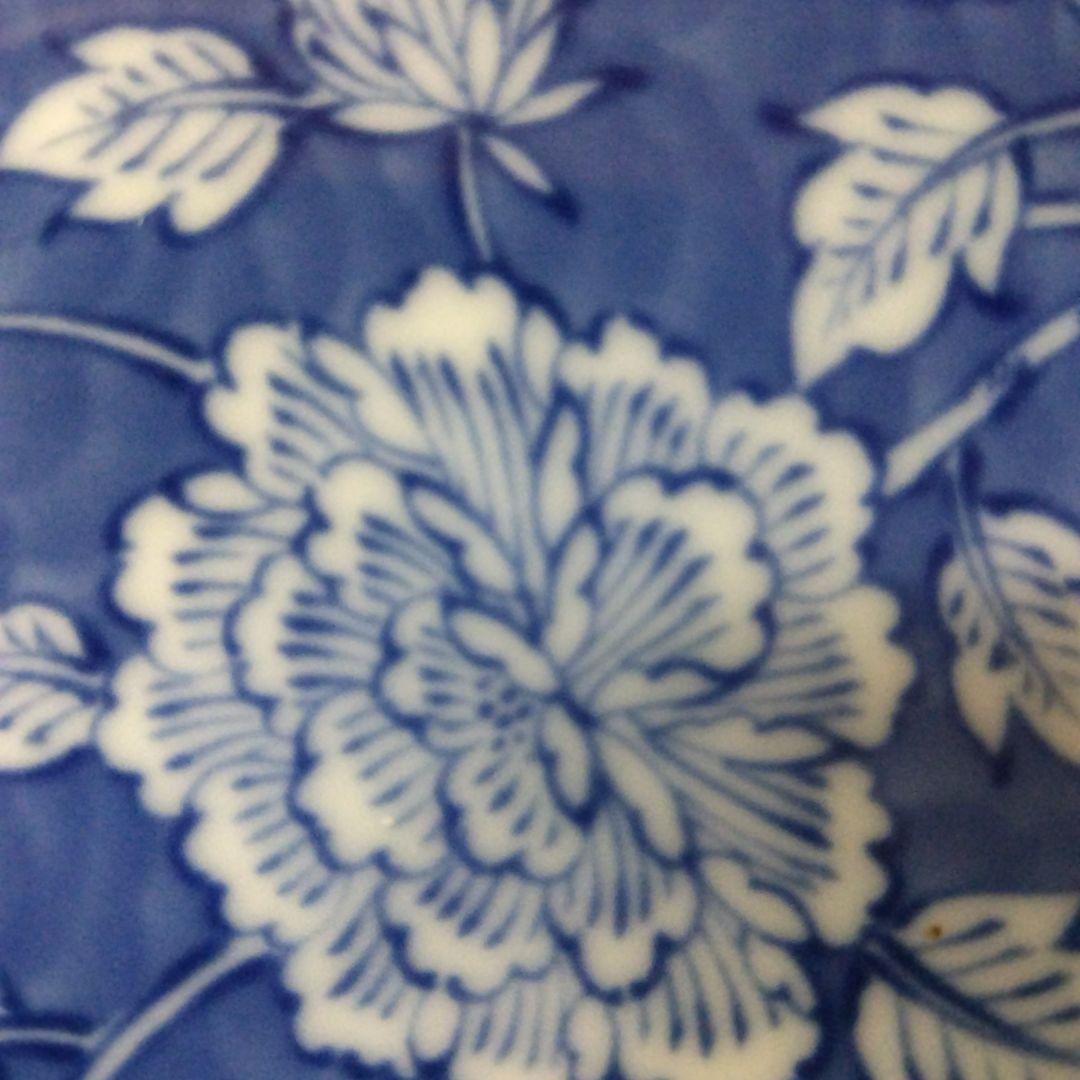 橘吉の青い花柄の陶磁器皿