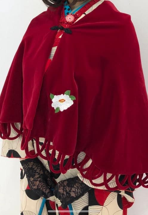 【期間限定値下】着物ベルベットケープ（白椿の刺繍）