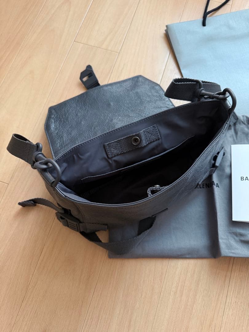 BALENCIAGA Armyメッセンジャーバッグ