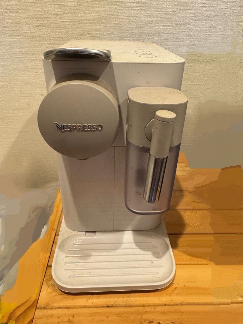 ネスプレッソコーヒーメーカーF111 カプセルホルダーおまけつき