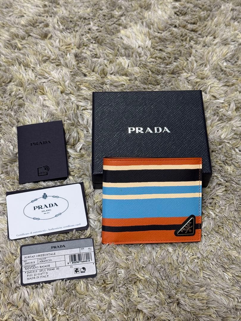 PRADA プラダ 二つ折り 財布 SAFFIANO レザー 未使用 箱付き