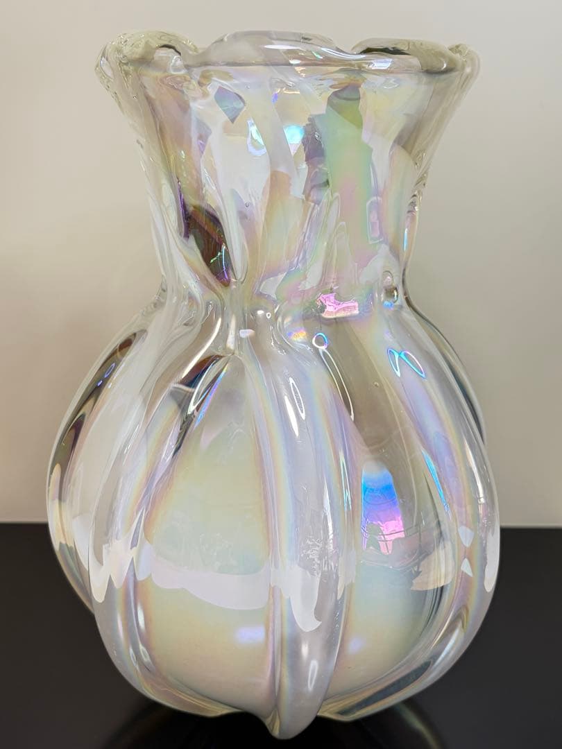 虹色の大型ガラス花瓶