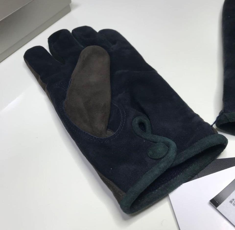 【訳あり新品未使用】ジョルジオアルマーニ 羊革 手袋 イタリア製 サイズ M