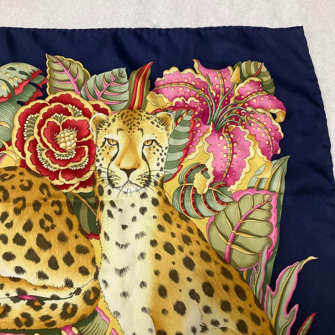 希少Salvatore Ferragamo シルク100%イタリア製大判スカーフ