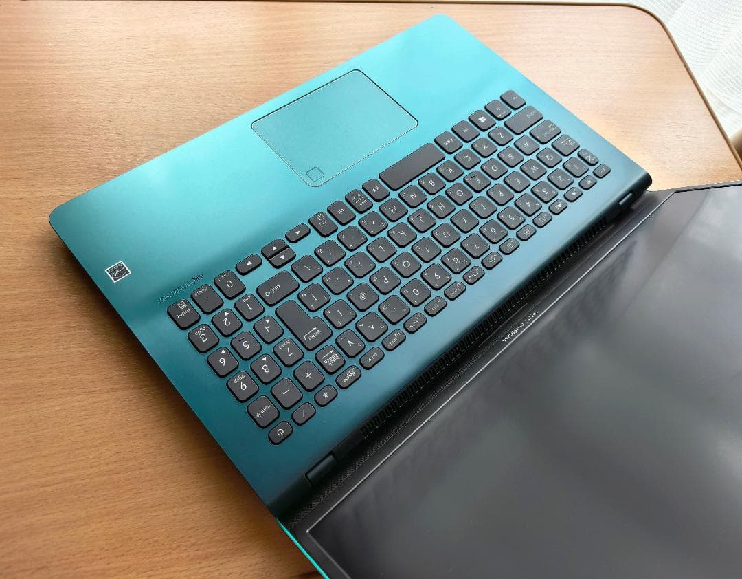 Asus Vivobookノートパソコン