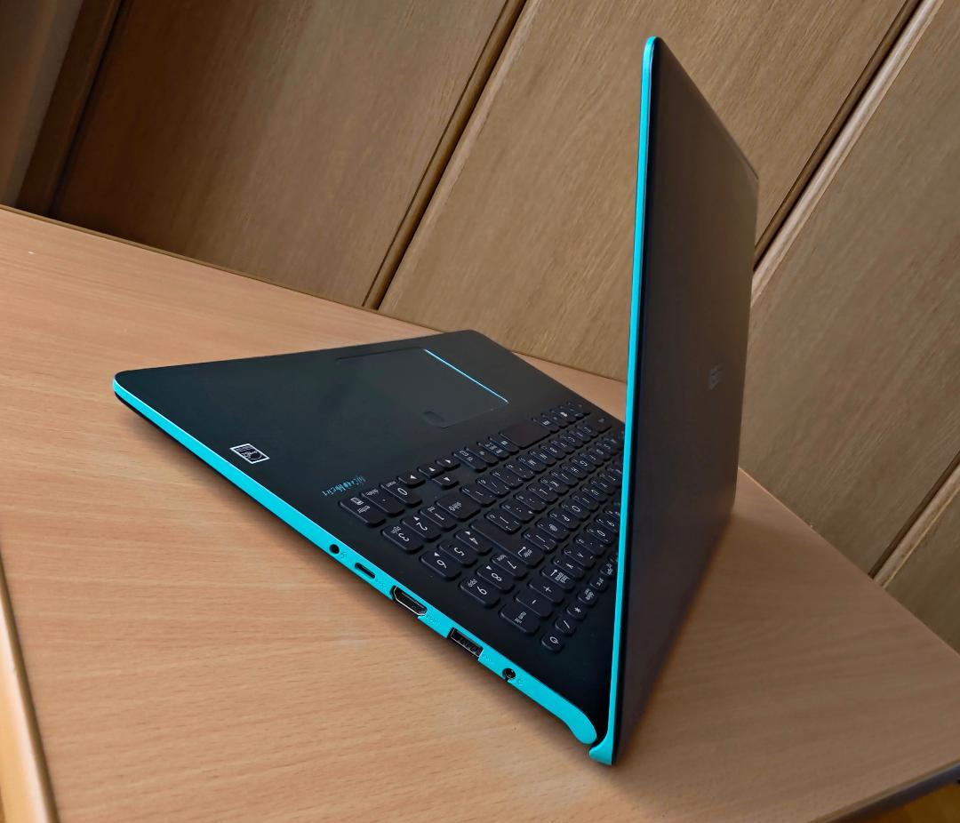 Asus Vivobookノートパソコン