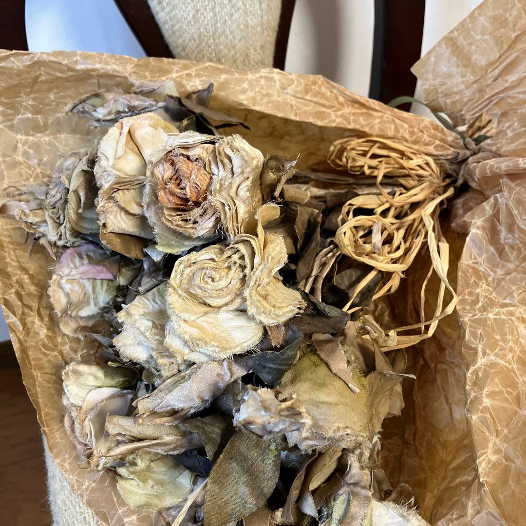 インゲボルグ　枯れた感じの薔薇の花束