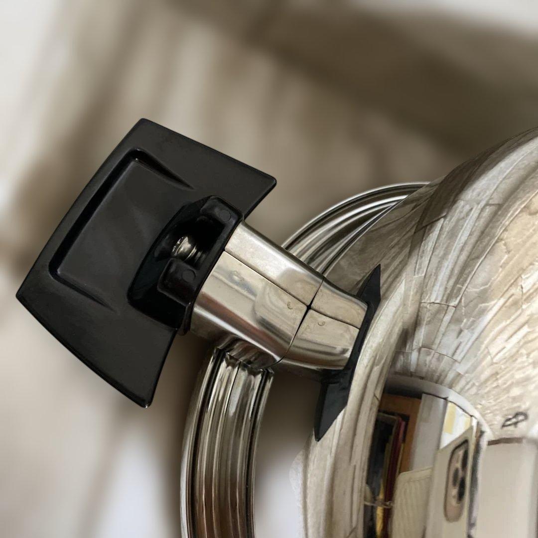  Eight ステンレス製両手鍋 中型 蓋付き３コート一回り大きい