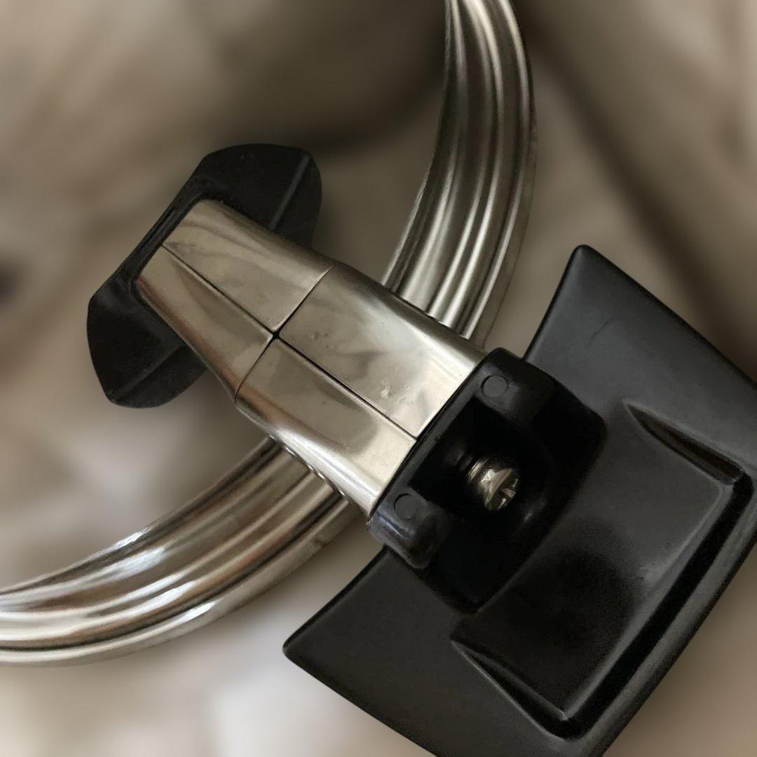  Eight ステンレス製両手鍋 中型 蓋付き３コート一回り大きい