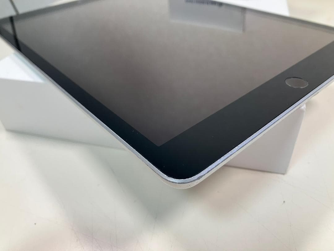 iPad 第9世代　256GB シルバー　Wi-Fiモデル カバーガラスつき