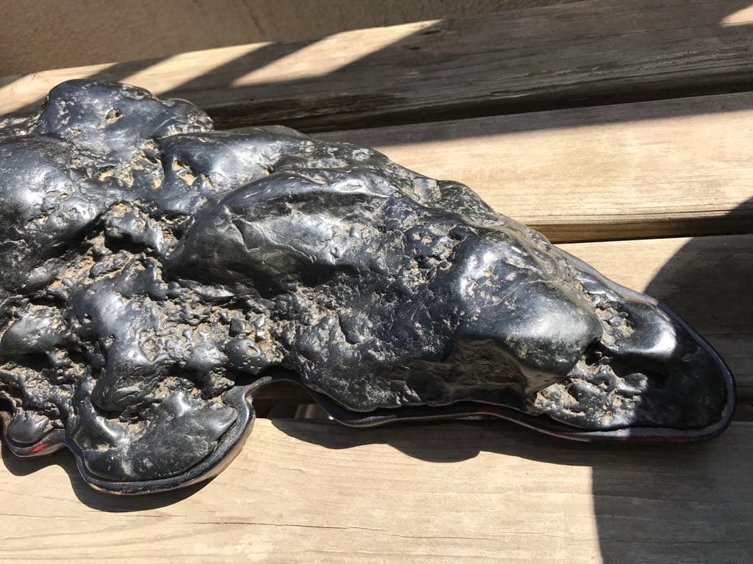 専用です。神居古潭石 本真黒 水石 重さ約8.3kg 木製台座 天然石 鑑賞石