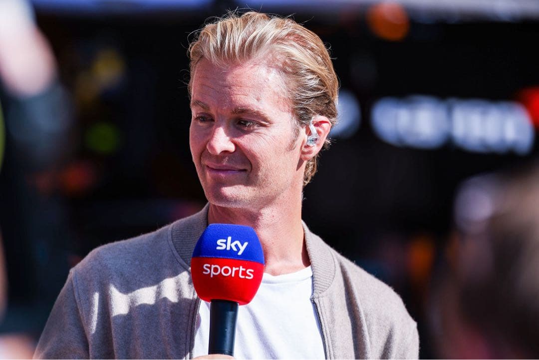 （美品）メルセデスF1 ニコロズベルグ直筆サイン入り1/2ヘルメット