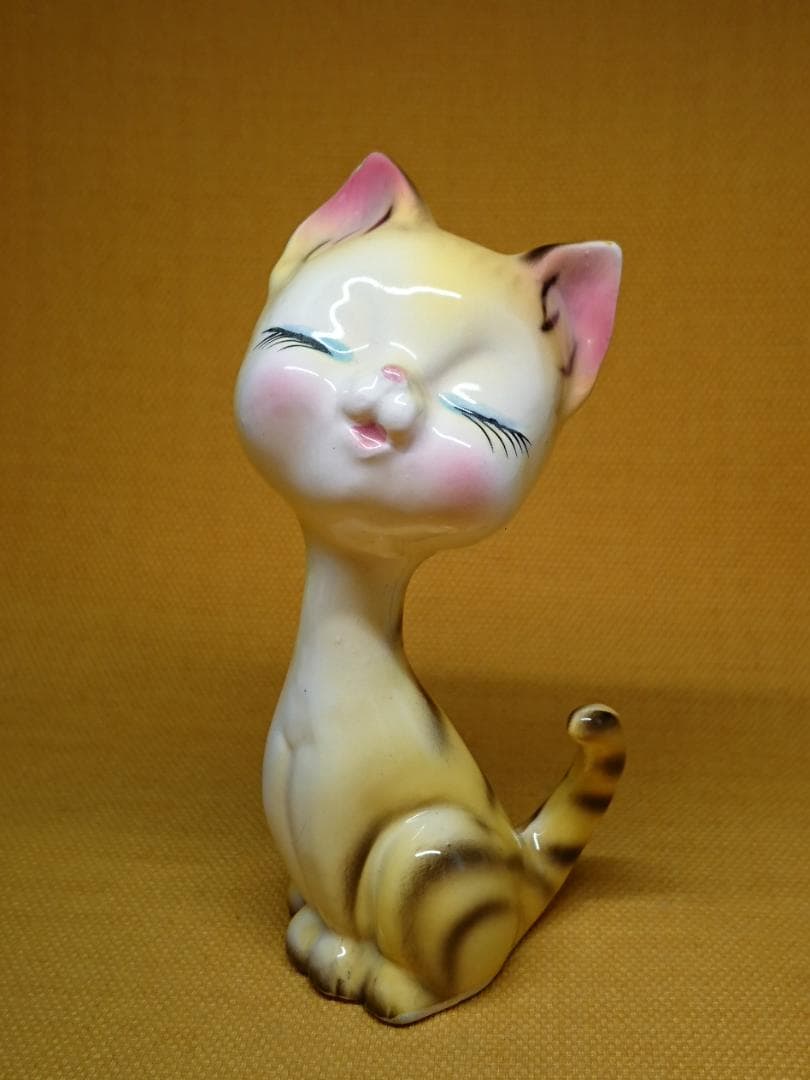 【美品】ねこ　とら　陶器　オブジェ　置物　インテリア　工芸品　美術品　A1235