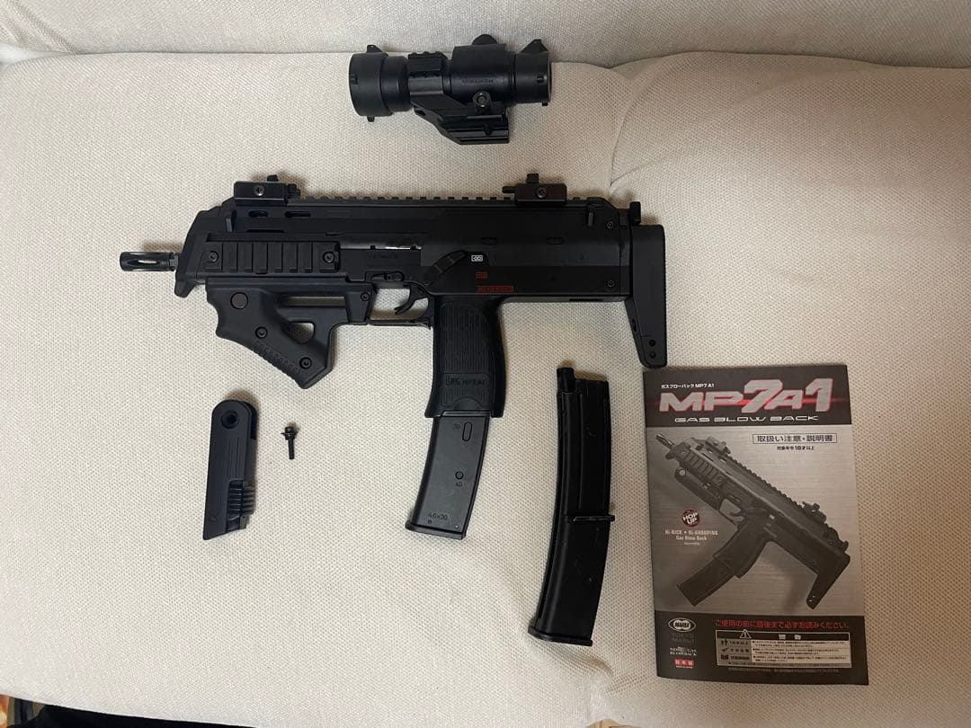 MP7A1 ガスガン レッドドットサイト付き