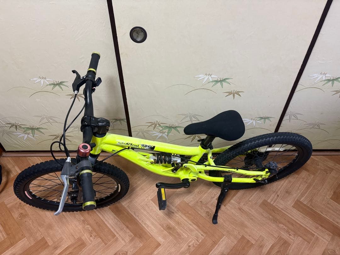 R*n様 【引取限定】蛍光イエロー 20インチ キッズバイク