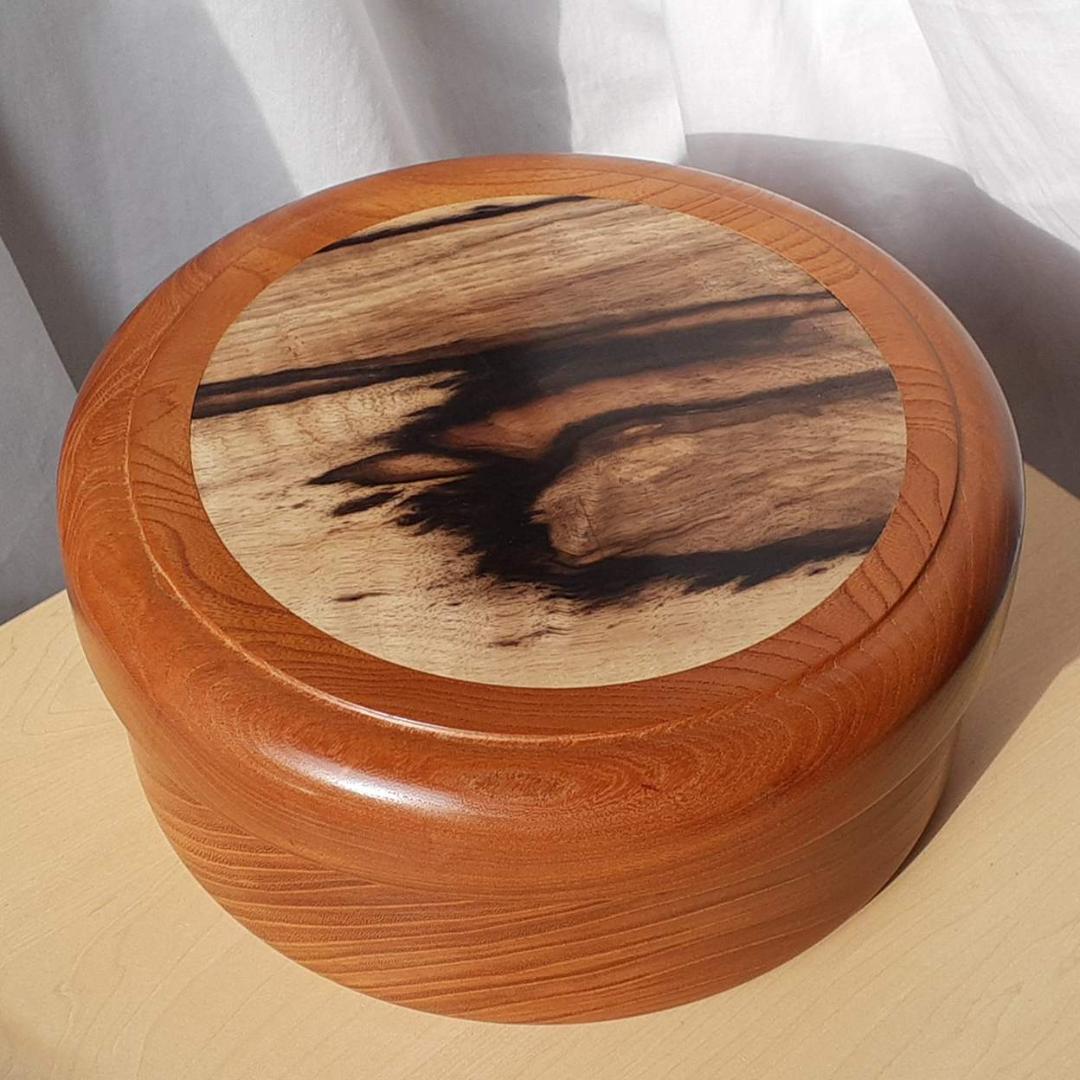 小物入れ 欅(ケヤキ) 幅25cm 高10.7cm 黒柿はめ込み 手作り 超銘木