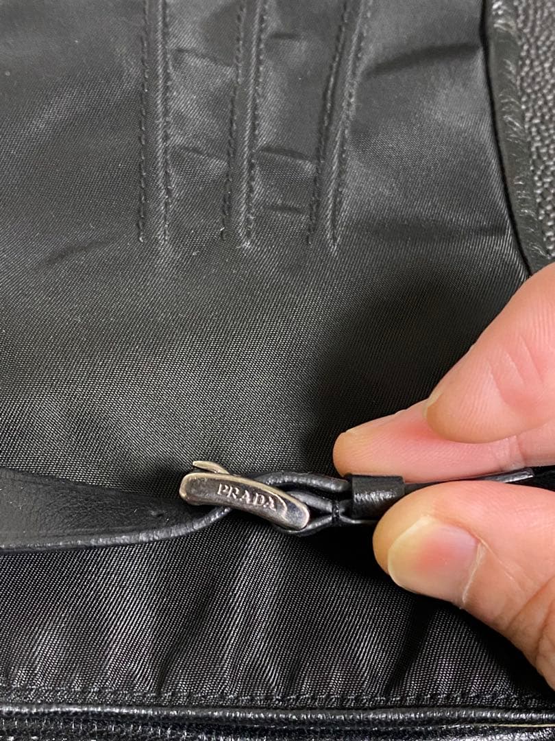 PRADA ブラック合成皮革手袋 ベルト付き