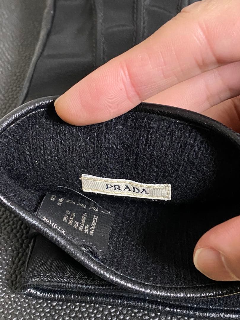 PRADA ブラック合成皮革手袋 ベルト付き