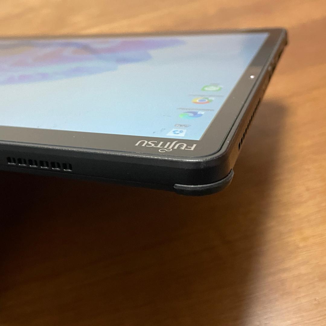 大画面13.3インチ軽量で使いやすい富士通タブレットWindows11カメラ付き