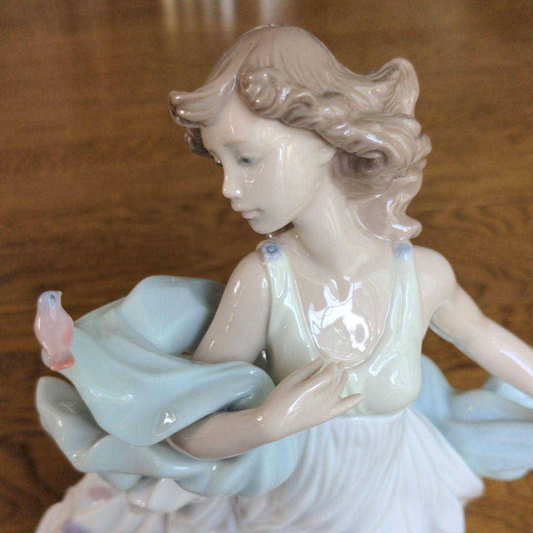 リヤドロ 置物 女性 小鳥 ワンピース