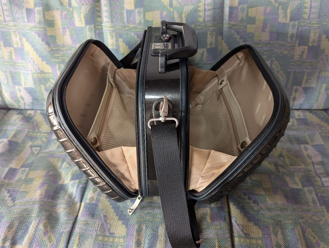 【RIMOWA】　化粧バッグ