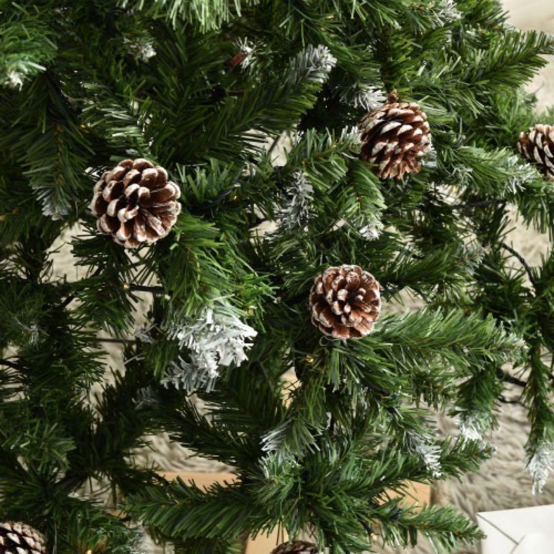 クリスマスツリー　150cm（雪化粧タイプ） 松ぼっくり　LEDライト付き